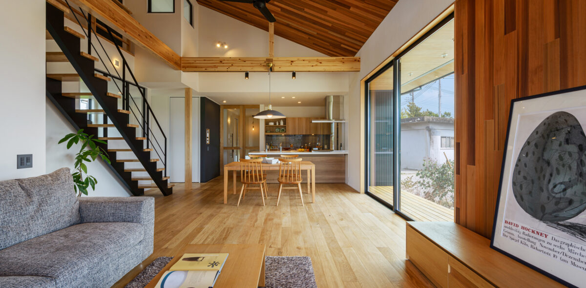 半屋外空間を愉しむ　アウトドアリビングのある家