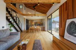 半屋外空間を愉しむ　アウトドアリビングのある家