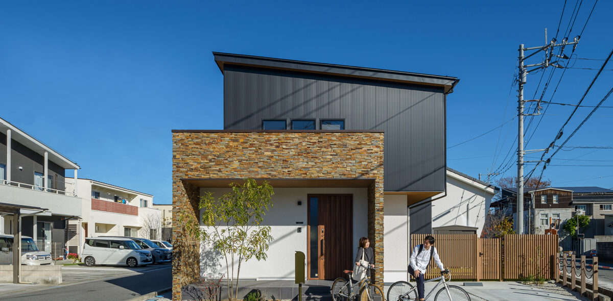 日常に癒しを　素材を大切にした明るく開放的な家