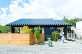ウチとソトがつながる　平屋+プラスの家
