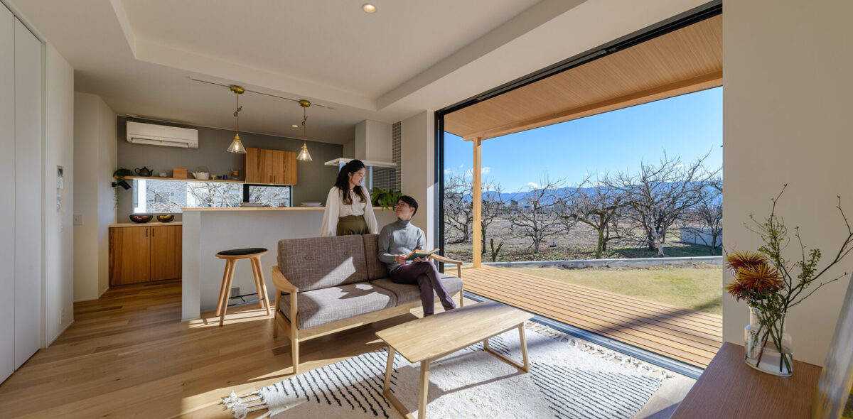 ウチソト空間に家族が集まる食を楽しむ家